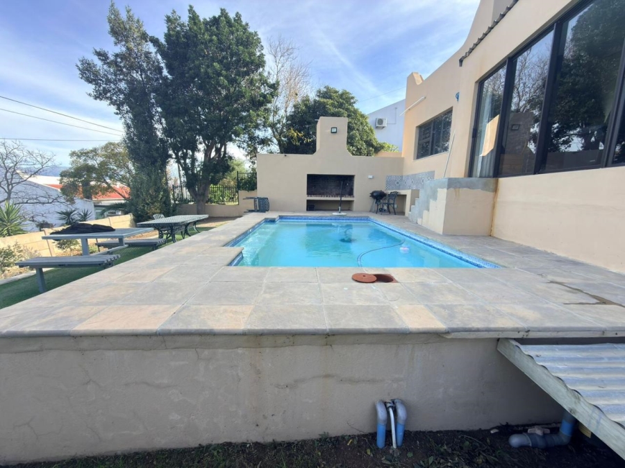 To Let 4 Bedroom Property for Rent in Langerug Western Cape